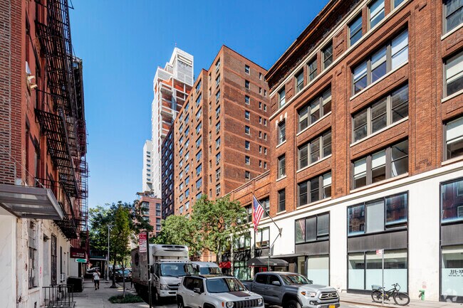 Foto del edificio - 301 E 62nd St