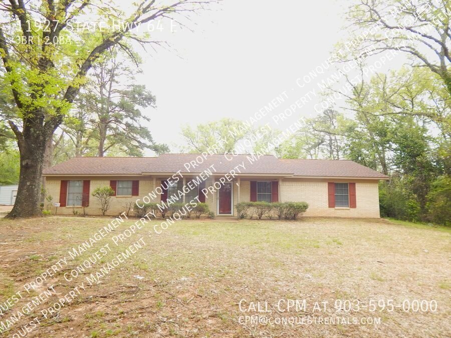 Foto principal - Lovely 3 Bedroom, 2 Bath House on 3 Acres ...