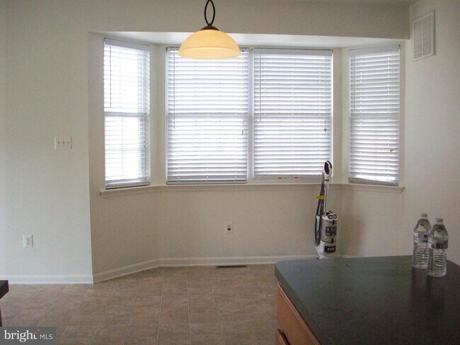 Building Photo - 3394 Landmark Ct