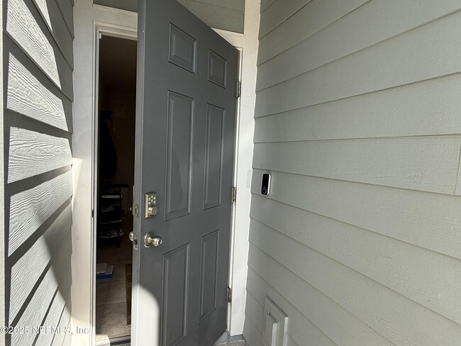 Foto del edificio - 5885 Creekside Crossing Dr