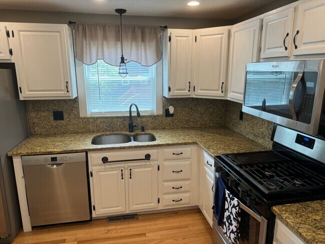 Foto del edificio - Modern 3 Bedroom Single Family - Available...