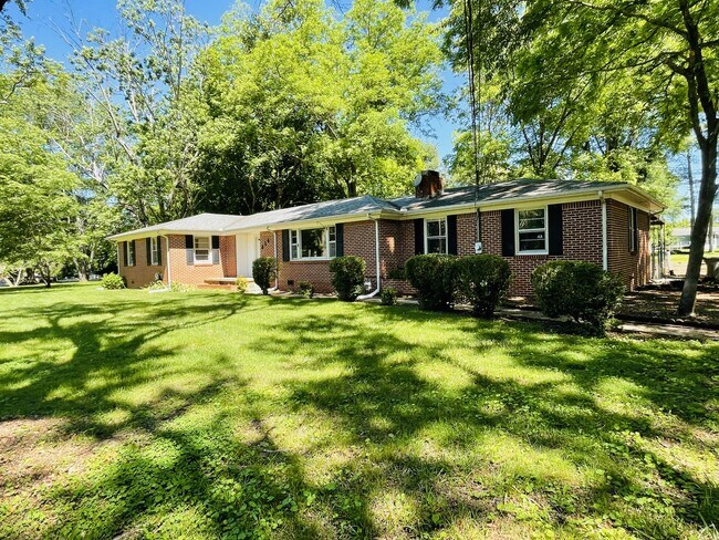 Foto del edificio - 514 Flower Ln Dr