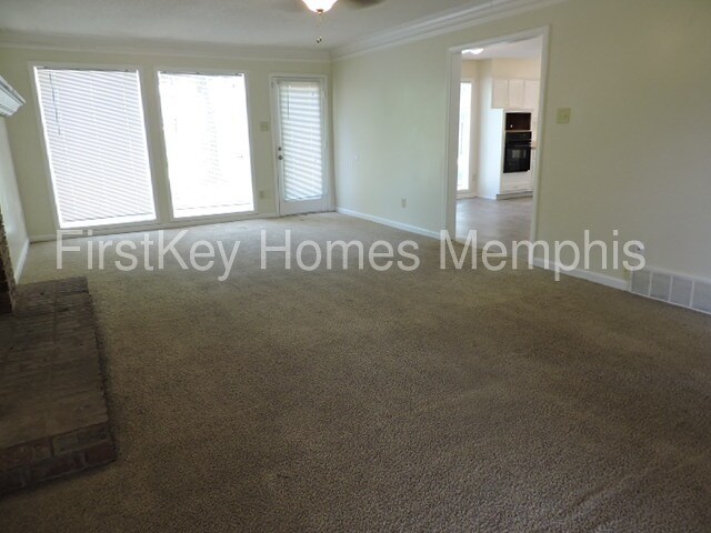 Building Photo - 6889 N Hedgewall Cir