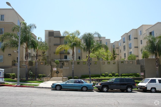 Foto del edificio - Wilshire Courtyard