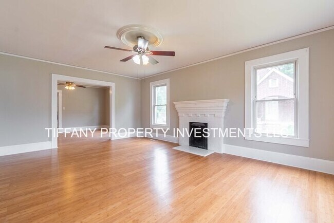 Foto del edificio - 607 Bethpage Rd