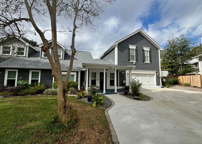 Building Photo - Available now. Gorgeous, Remodeled 3 BR/2 ...