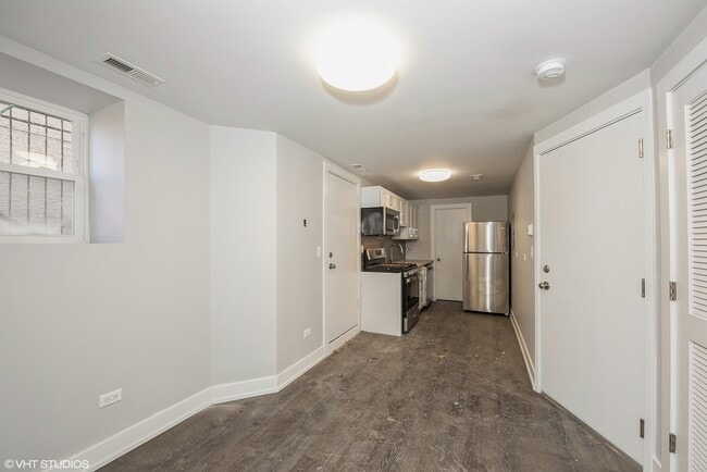 Building Photo - 5021 S Indiana Ave