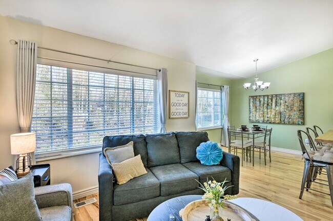 Foto del edificio - 2432 Glacier St