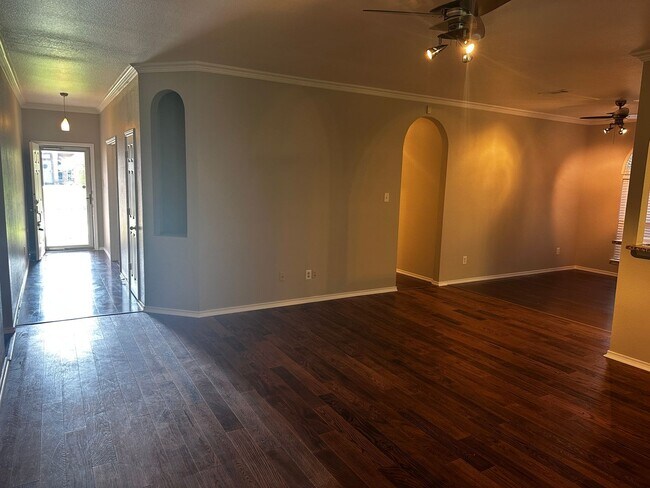Building Photo - Amazing home in Farmington Estates!