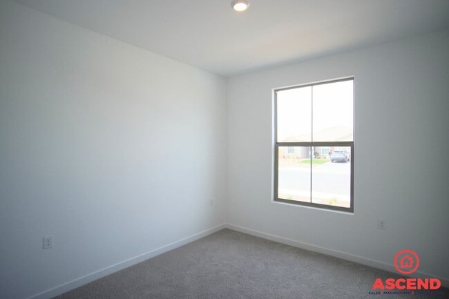 Building Photo - Stunning Home Off of Gosford and McCutchen!