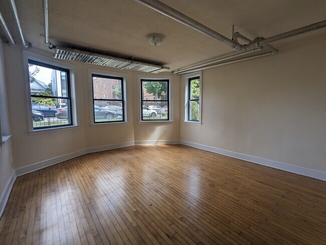 Foto del edificio - 2338 N Spaulding Ave