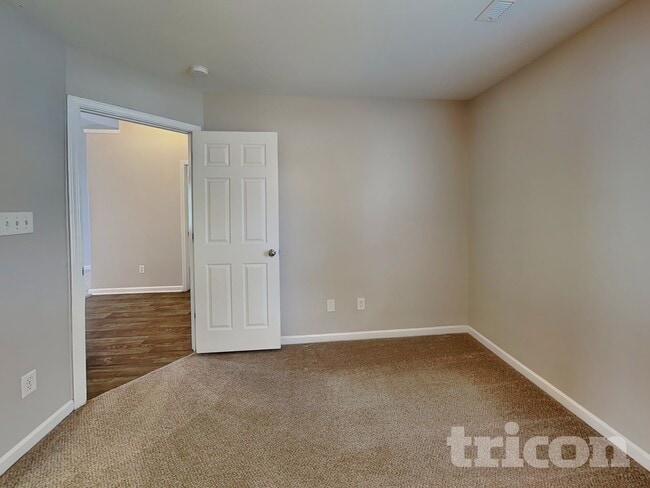 Foto del edificio - 4991 Astonshire Ln