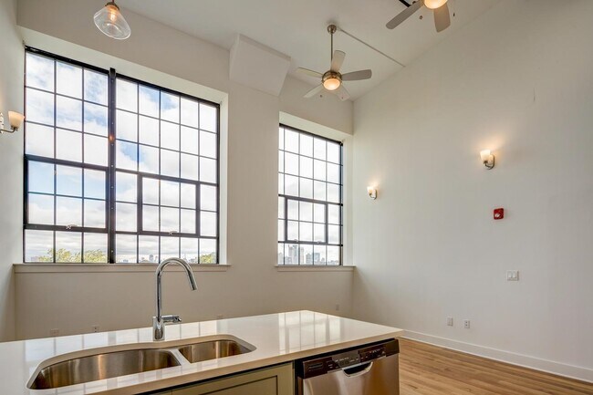 Building Photo - 170 Lafayette St