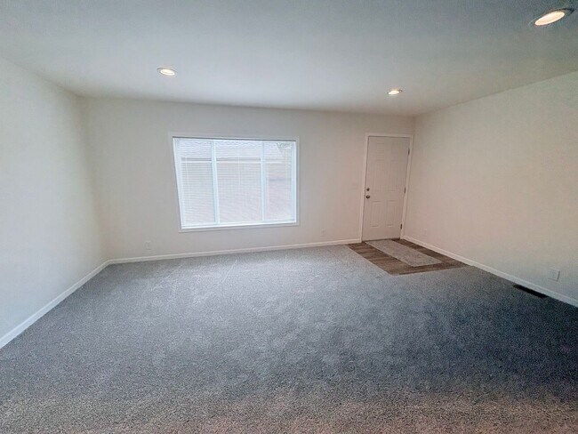 Building Photo - Your Cozy, Updated Rambler Retreat Awaits!
