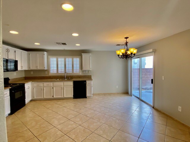 Building Photo - 8048 Windmill Villa St