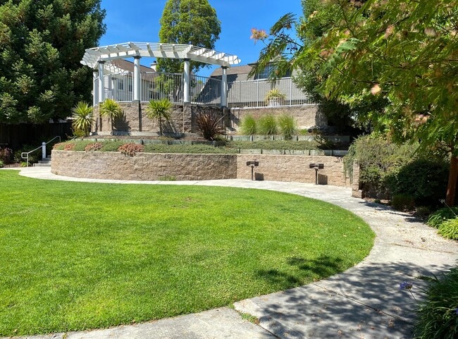 Building Photo - 918 Nobel Dr