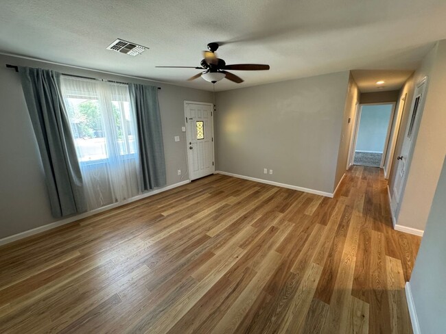 Building Photo - 1040 S Grand