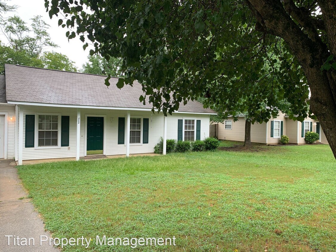 Primary Photo - 3 br, 2 bath House - 808 Tee St.
