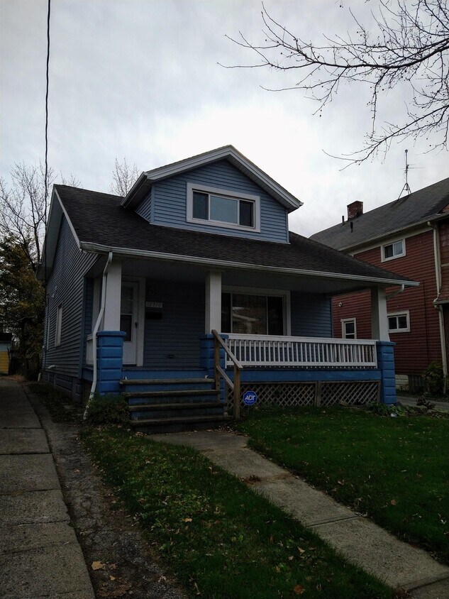 Primary Photo - 10910 Revere Ave