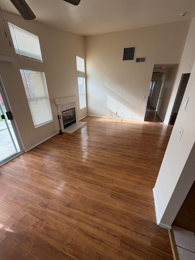 Building Photo - 3600 Banyon Ct