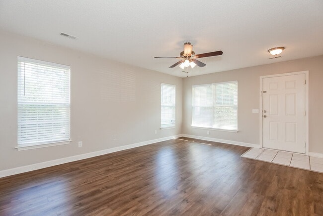 Foto del edificio - 4941 Hopewood Ln