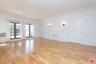 Building Photo - 1085 Cloverdale Ave