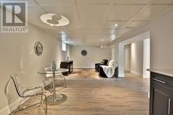 Photo du bâtiment - 25 Elgar Ave