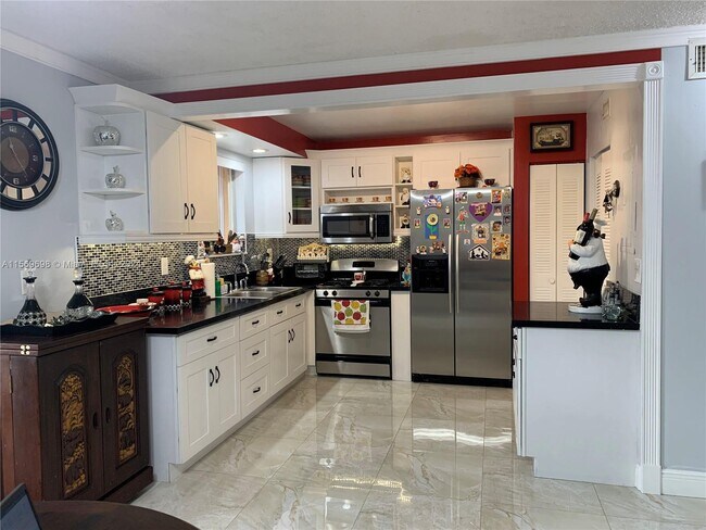 Building Photo - 6241 SW 131st Ct