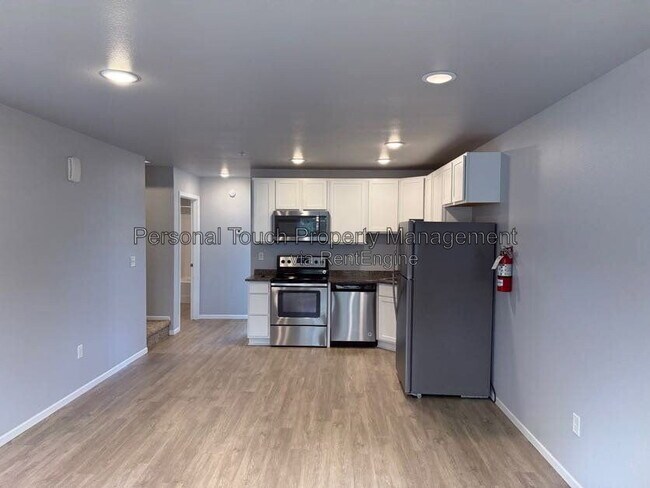 Building Photo - 808 7th Ave S