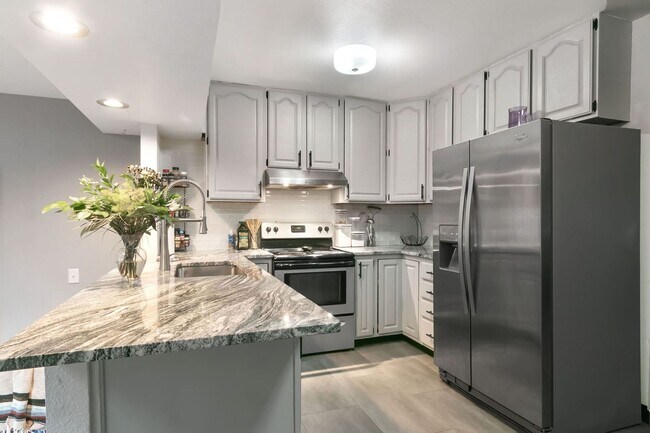 Building Photo - Charming 3 Bedroom, 2 Bathroom Home in Windsor!