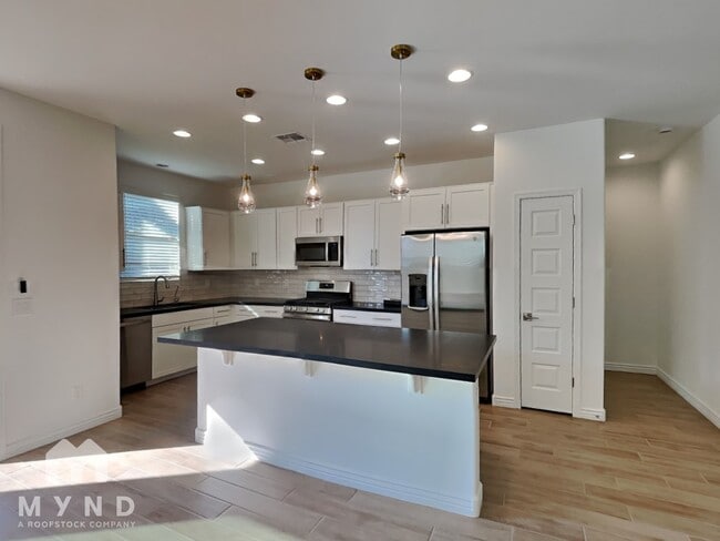 Foto del edificio - 9959 W Whitton Ave