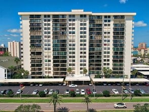 Building Photo - 400 Island Way