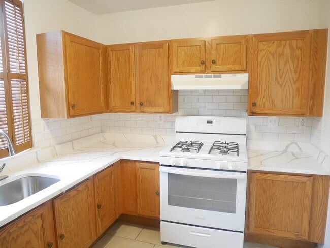 Foto del edificio - Spacious 3 Bedroom End Unit- Baltimore, MD