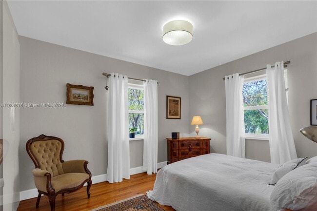Building Photo - 5450 SW 76th St