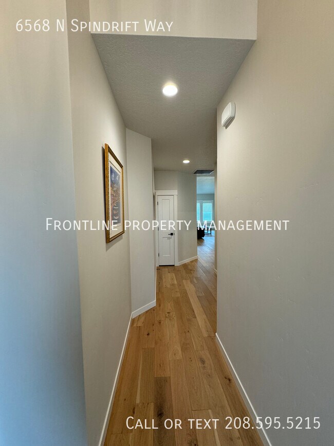Building Photo - Beautiful like new home in Spurwing!