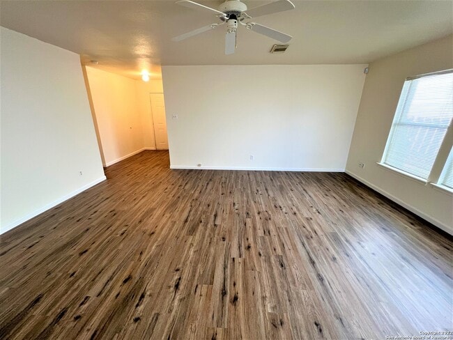Building Photo - 8214 Chestnut Manor Dr