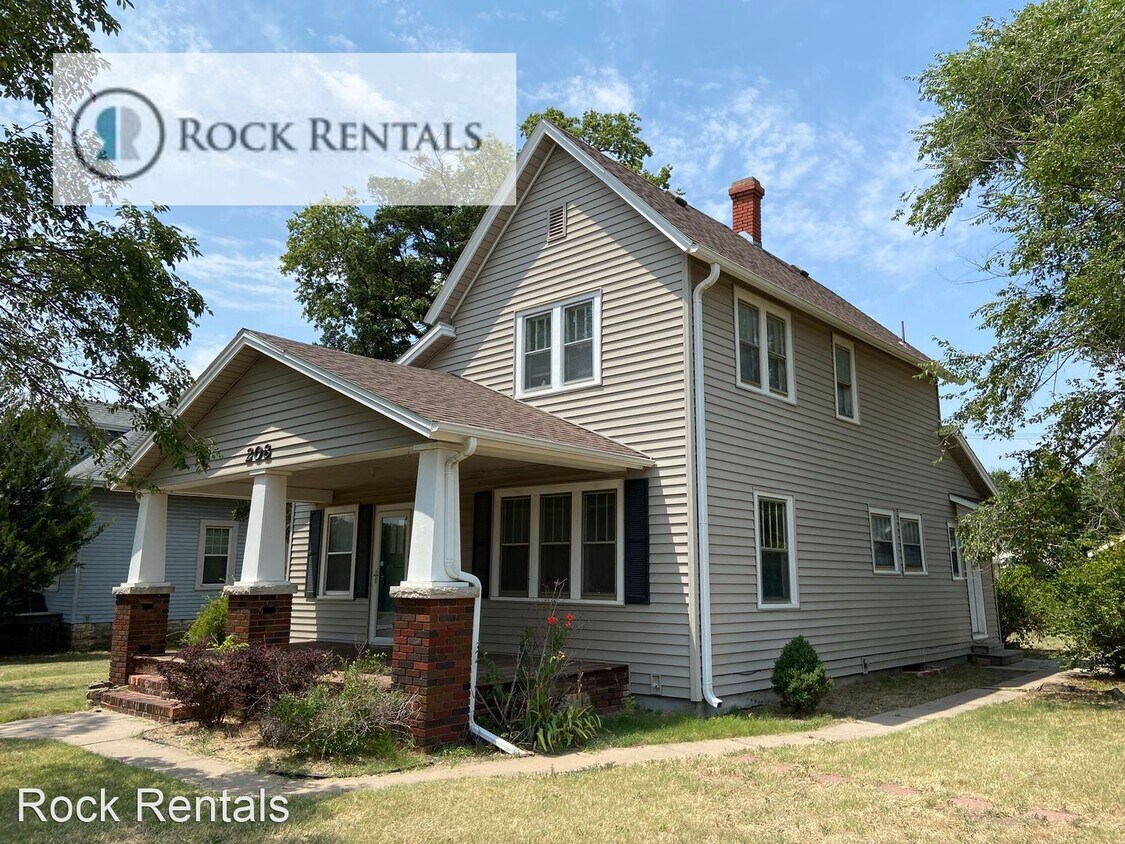 Primary Photo - 3 br, 2 bath House - 208 E 5th Ave