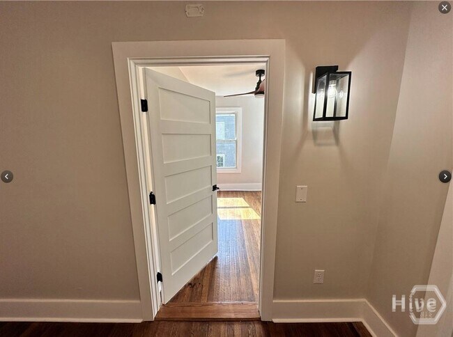 Foto del edificio - 221 W Duffy St