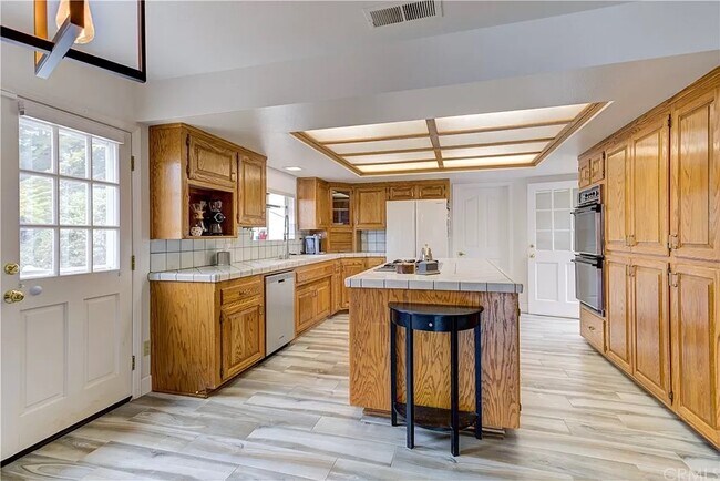 Building Photo - 950 Waypoint Dr