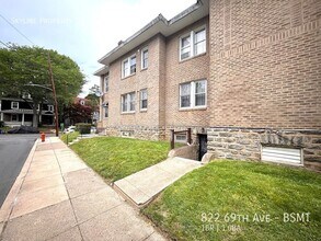 Building Photo - 822 69th Ave
