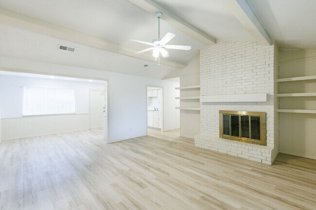 Building Photo - MW 4407 75th Drive