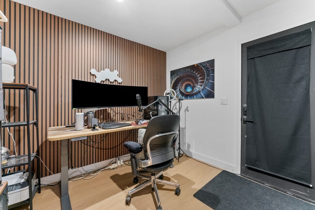 Foto del edificio - 351 S Catalina St