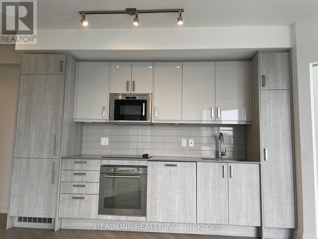 Building Photo - 77 Mutual St