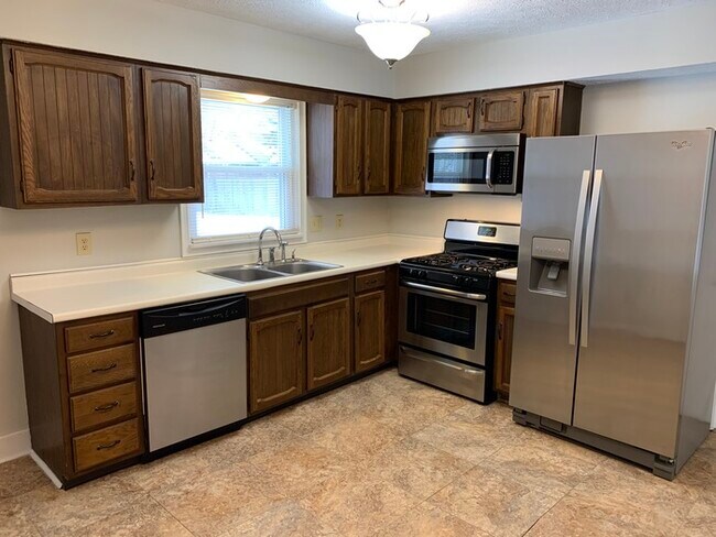 Foto del edificio - Fantastic Home in Lawrence Township!