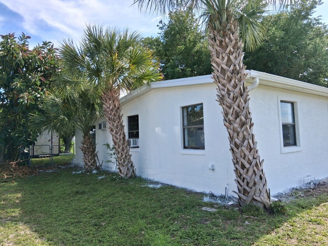 Foto del edificio - 22137 Midway Blvd
