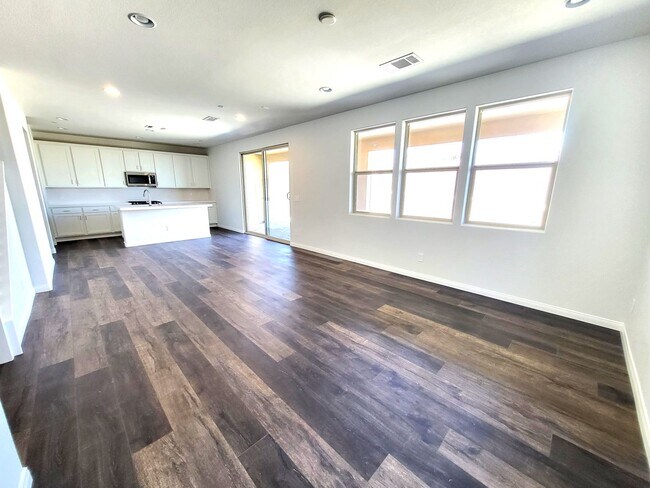Building Photo - Summerlin Brand New Home Never Lived in! I...