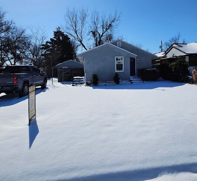 Building Photo - 2 Bedroom 1 Bath