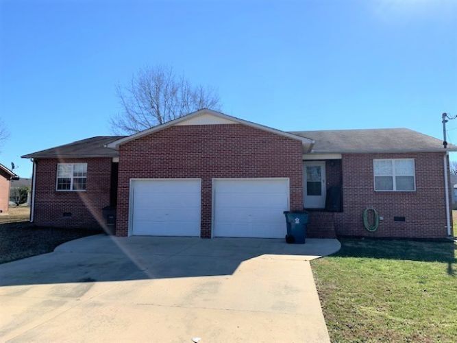 Primary Photo - 225 Fox Creek Ct