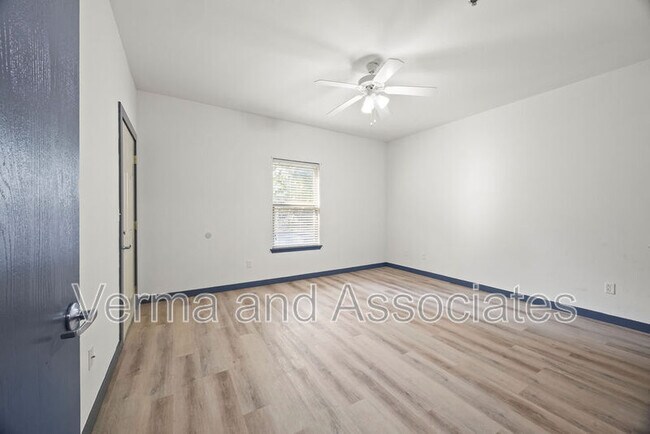 Building Photo - 2619 N Quality Ln