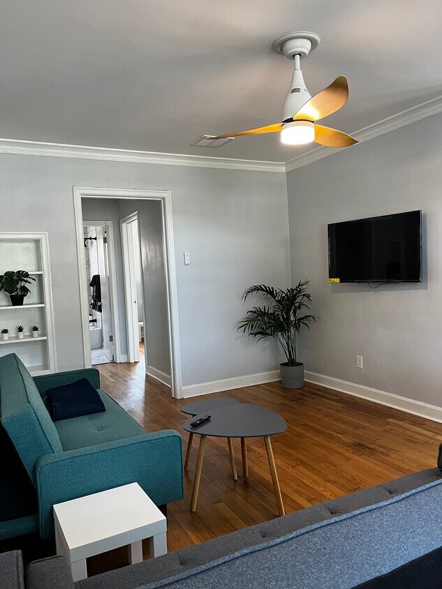 Foto principal - 2405 Eastwood Ave